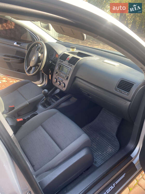 Хэтчбек Volkswagen Golf 2003 в Виноградове фото 12 Хэтчбек Volkswagen Golf 2003 в Виноградове