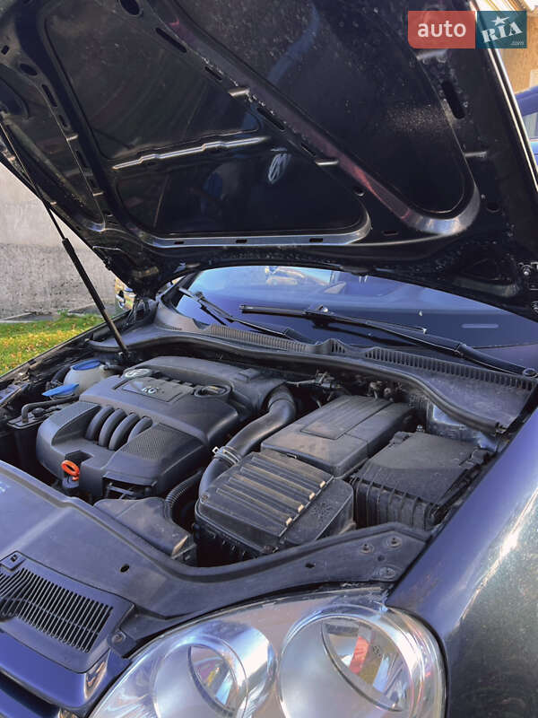 Хетчбек Volkswagen Golf 2004 в Шаргороді