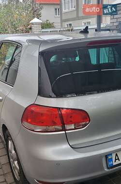 Хэтчбек Volkswagen Golf 2011 в 