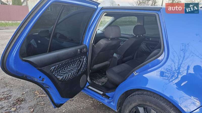 Хэтчбек Volkswagen Golf 2002 в Рудки