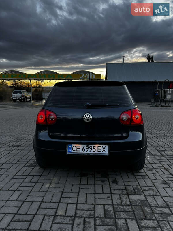 Хэтчбек Volkswagen Golf 2005 в Сторожинце