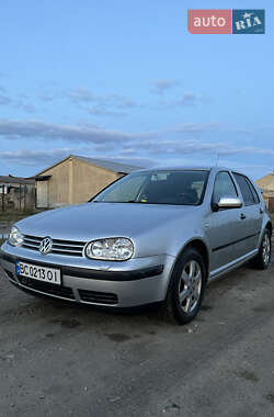 Хетчбек Volkswagen Golf 2001 в Городку