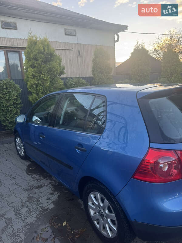 Хэтчбек Volkswagen Golf 2003 в Ивано-Франковске