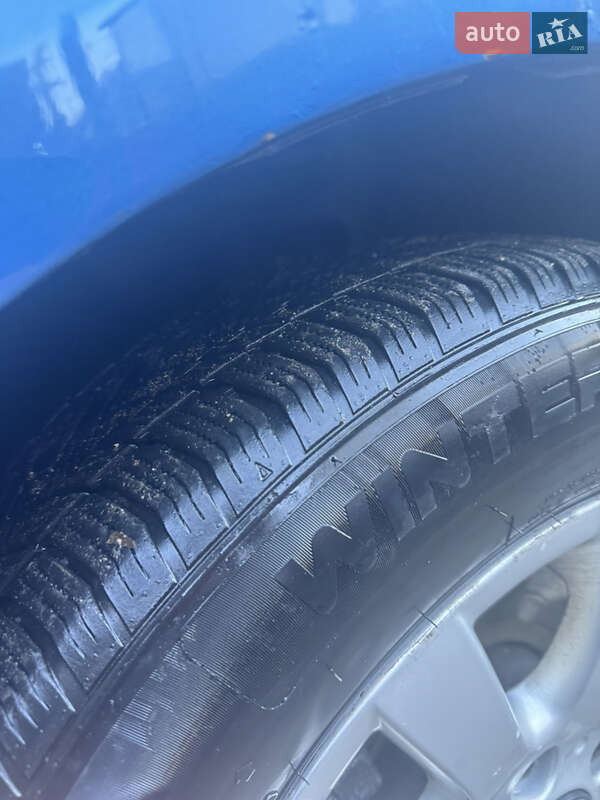 Хэтчбек Volkswagen Golf 2003 в Ивано-Франковске