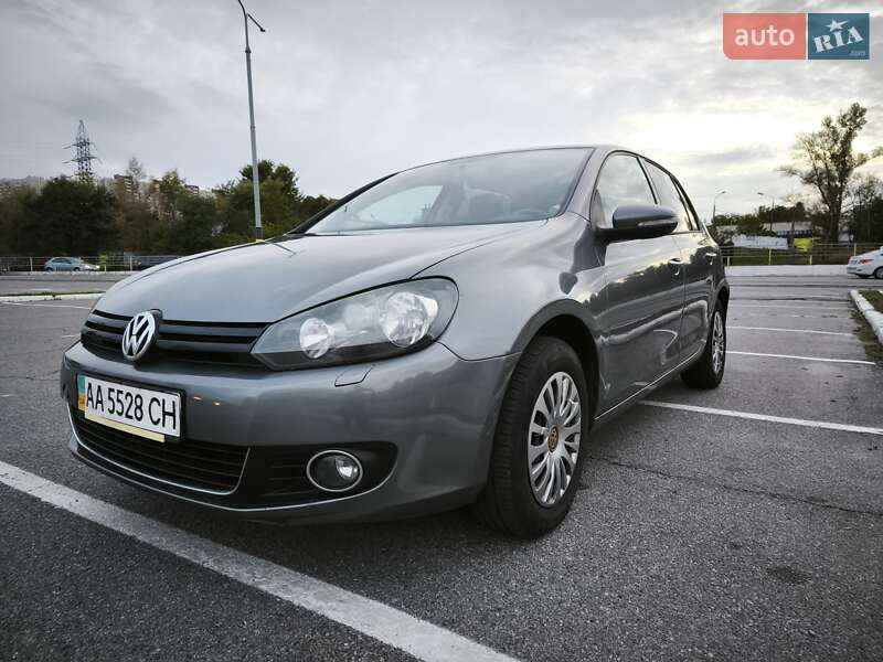 Хетчбек Volkswagen Golf 2010 в Києві
