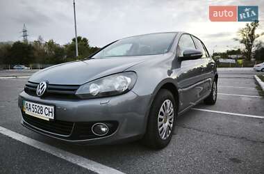 Хэтчбек Volkswagen Golf 2010 в 