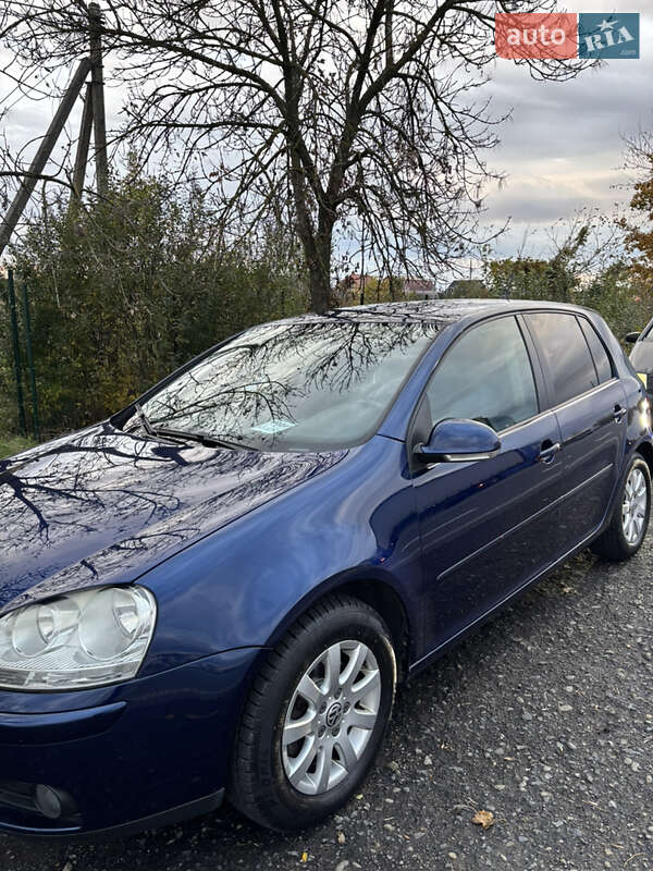 Хэтчбек Volkswagen Golf 2008 в Ужгороде
