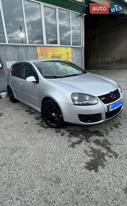 Хетчбек Volkswagen Golf 2004 в Дніпрі