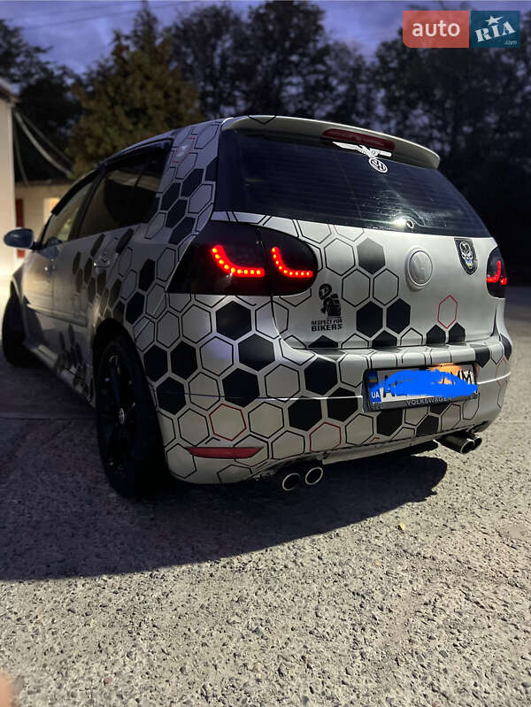 Хетчбек Volkswagen Golf 2004 в Дніпрі