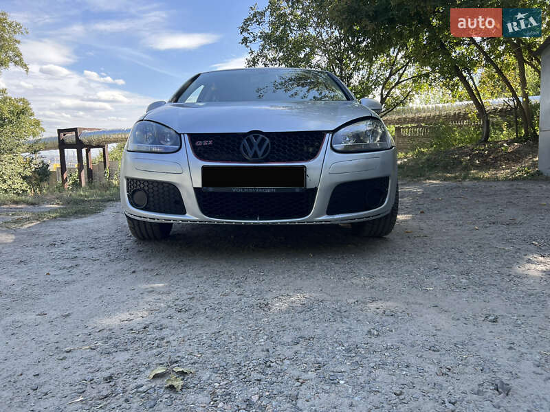 Хетчбек Volkswagen Golf 2004 в Дніпрі