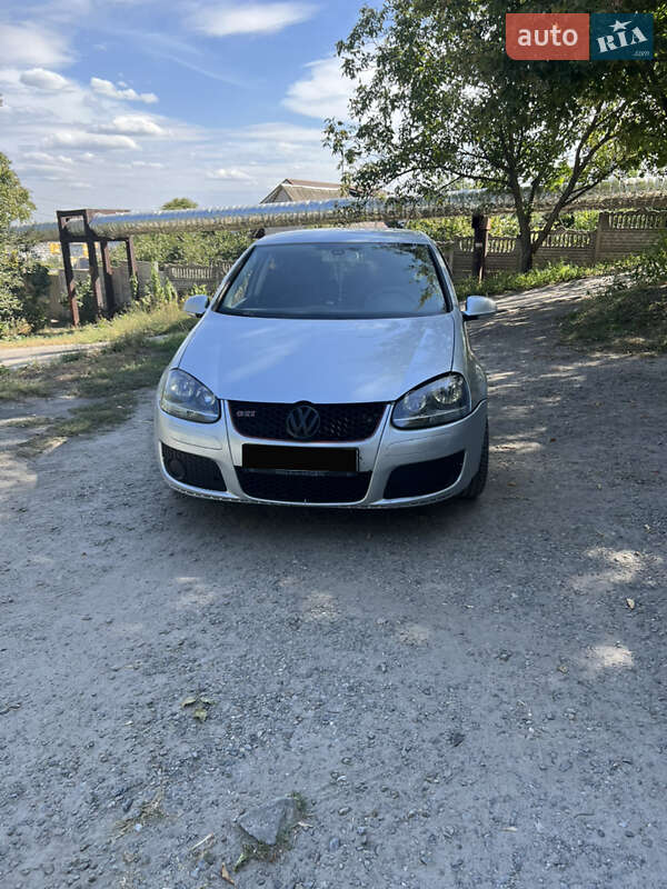 Хетчбек Volkswagen Golf 2004 в Дніпрі