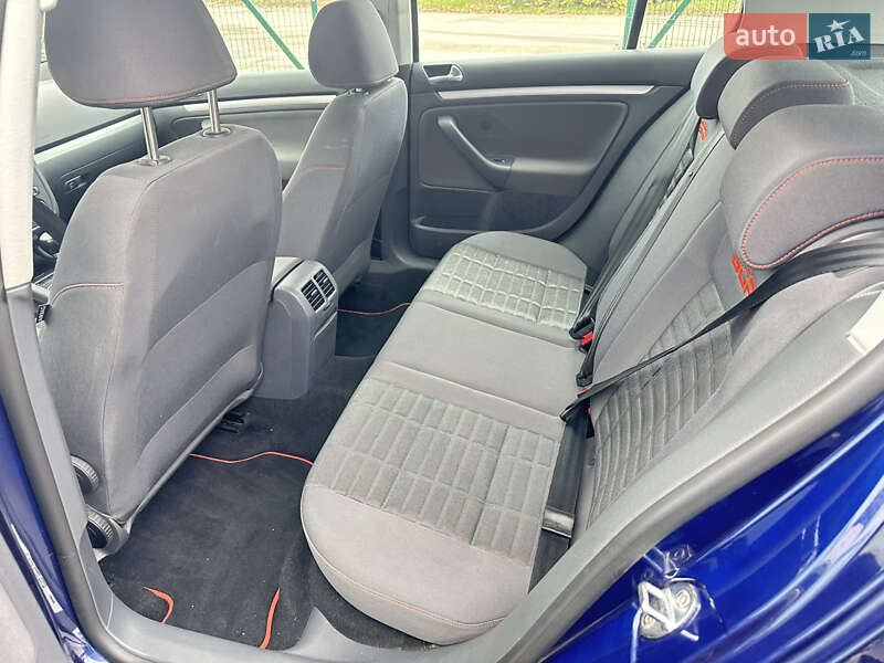 Хэтчбек Volkswagen Golf 2006 в Корсуне-Шевченковском