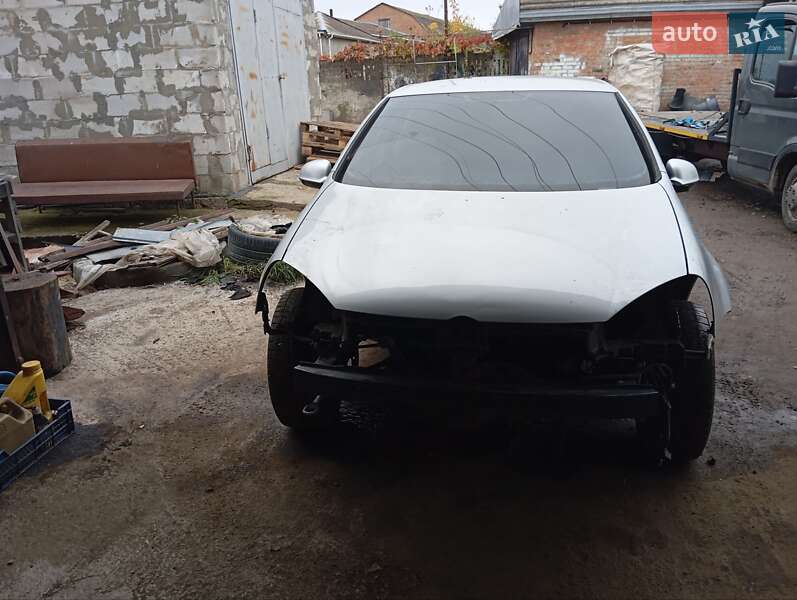 Хэтчбек Volkswagen Golf 2004 в Виннице