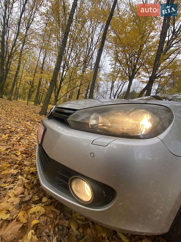 Хэтчбек Volkswagen Golf 2012 в Любешове