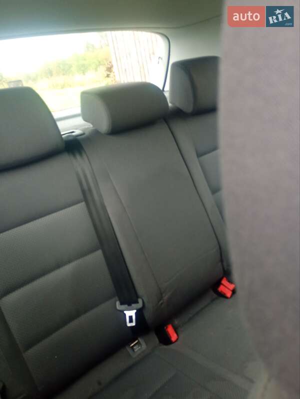 Хетчбек Volkswagen Golf 2004 в Яворові