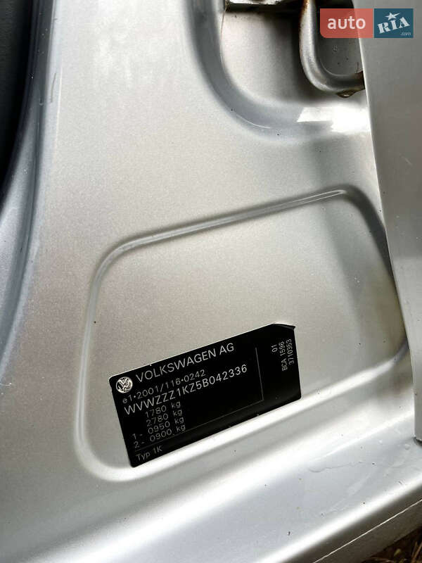 Хэтчбек Volkswagen Golf 2004 в Нежине