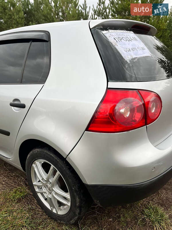 Хэтчбек Volkswagen Golf 2004 в Нежине