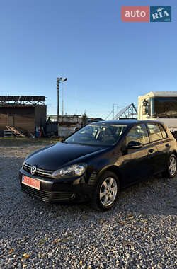 Хэтчбек Volkswagen Golf 2010 в 