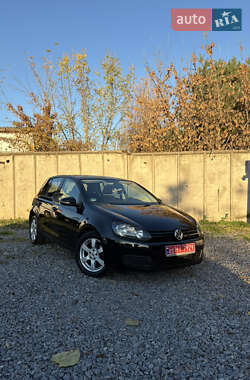 Хэтчбек Volkswagen Golf 2010 в 
