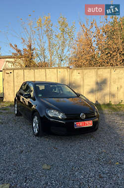 Хэтчбек Volkswagen Golf 2010 в 