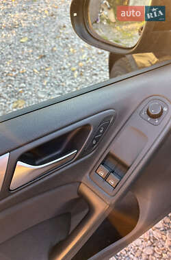 Хэтчбек Volkswagen Golf 2010 в 