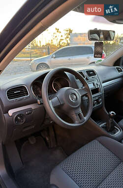 Хэтчбек Volkswagen Golf 2010 в 
