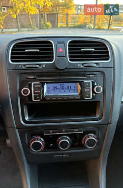 Хэтчбек Volkswagen Golf 2010 в 