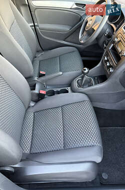 Хэтчбек Volkswagen Golf 2010 в 