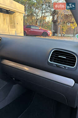 Хэтчбек Volkswagen Golf 2010 в 