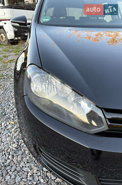 Хэтчбек Volkswagen Golf 2010 в 