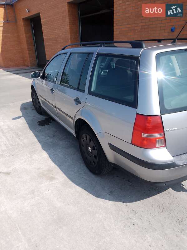 Volkswagen Golf 2003