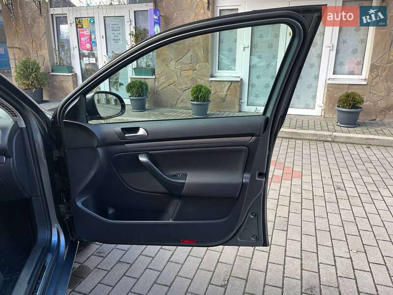 Універсал Volkswagen Golf 2012 в Львові