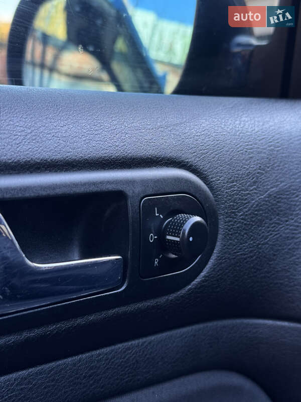 Універсал Volkswagen Golf 2001 в Чернігові