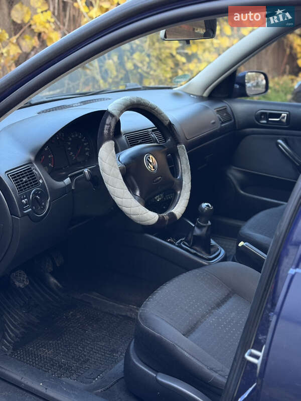 Універсал Volkswagen Golf 2001 в Чернігові