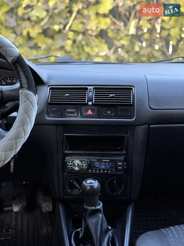 Універсал Volkswagen Golf 2001 в Чернігові