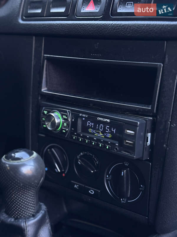 Універсал Volkswagen Golf 2001 в Чернігові