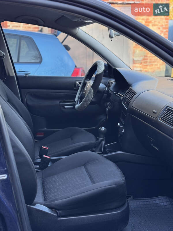 Універсал Volkswagen Golf 2001 в Чернігові