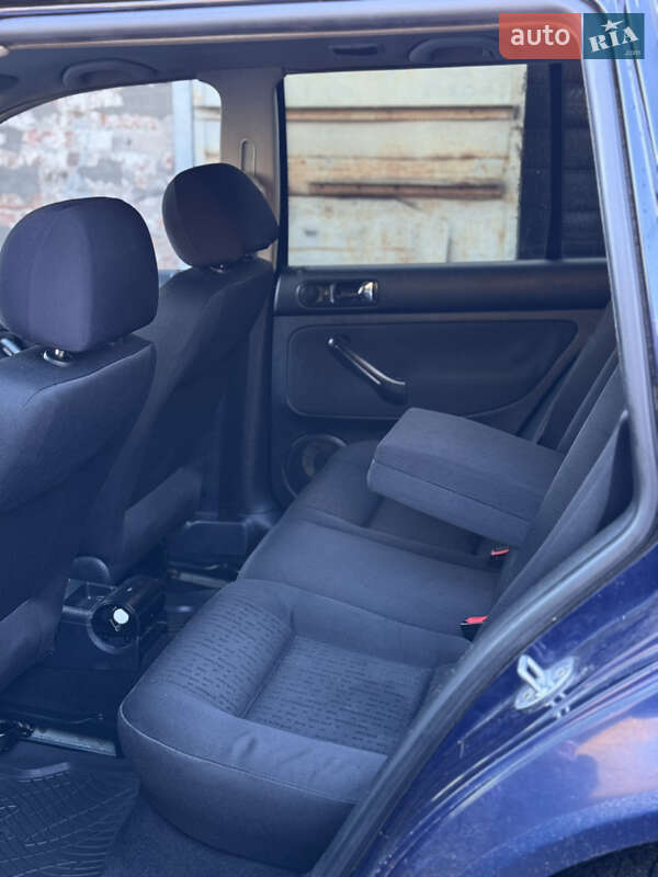 Універсал Volkswagen Golf 2001 в Чернігові