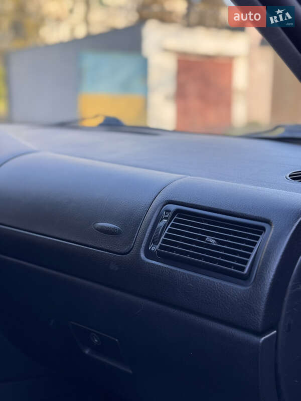 Універсал Volkswagen Golf 2001 в Чернігові