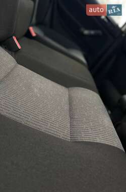 Универсал Volkswagen Golf 2004 в  фото 27 Универсал Volkswagen Golf 2004 в