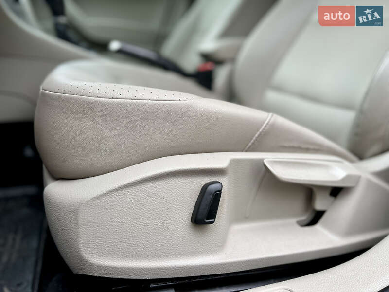 Універсал Volkswagen Golf 2015 в Львові