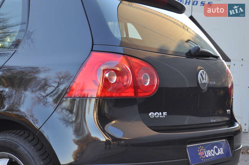 Хэтчбек Volkswagen Golf 2009 в Киеве