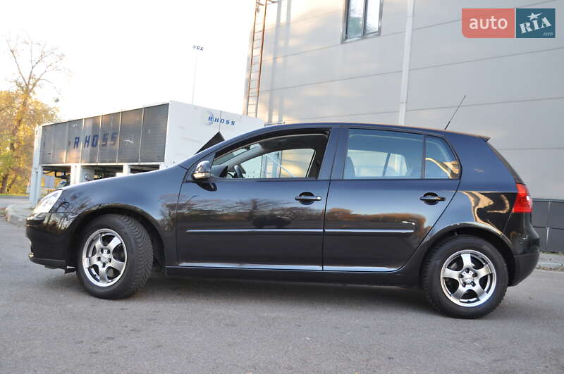 Хэтчбек Volkswagen Golf 2009 в Киеве