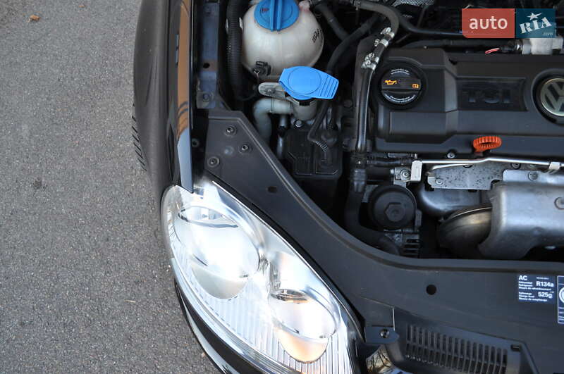 Хэтчбек Volkswagen Golf 2009 в Киеве