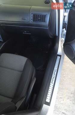 Универсал Volkswagen Golf 2004 в  фото 54 Универсал Volkswagen Golf 2004 в