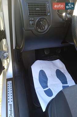 Универсал Volkswagen Golf 2004 в  фото 72 Универсал Volkswagen Golf 2004 в