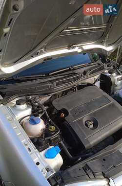 Универсал Volkswagen Golf 2004 в  фото 91 Универсал Volkswagen Golf 2004 в