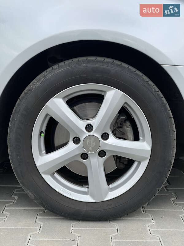 Універсал Volkswagen Golf 2010 в Луцьку