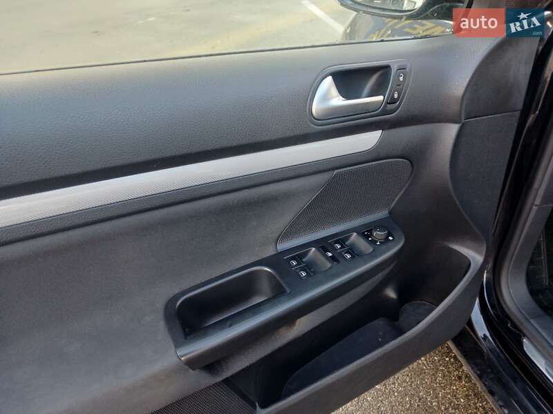 Универсал Volkswagen Golf 2013 в Киеве