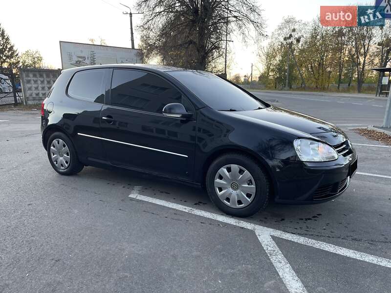 Хэтчбек Volkswagen Golf 2005 в Виннице
